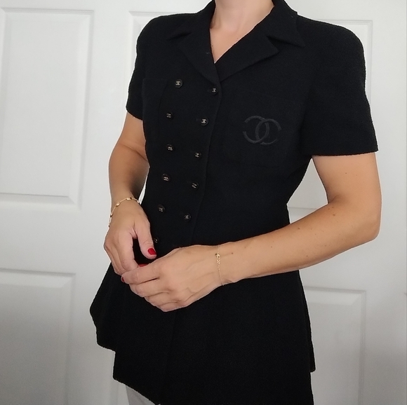 Chanel Vintage Spring 1995 Black Gold CC Logo Peplum Tweed Jacket 6 - Picture 2 of 14